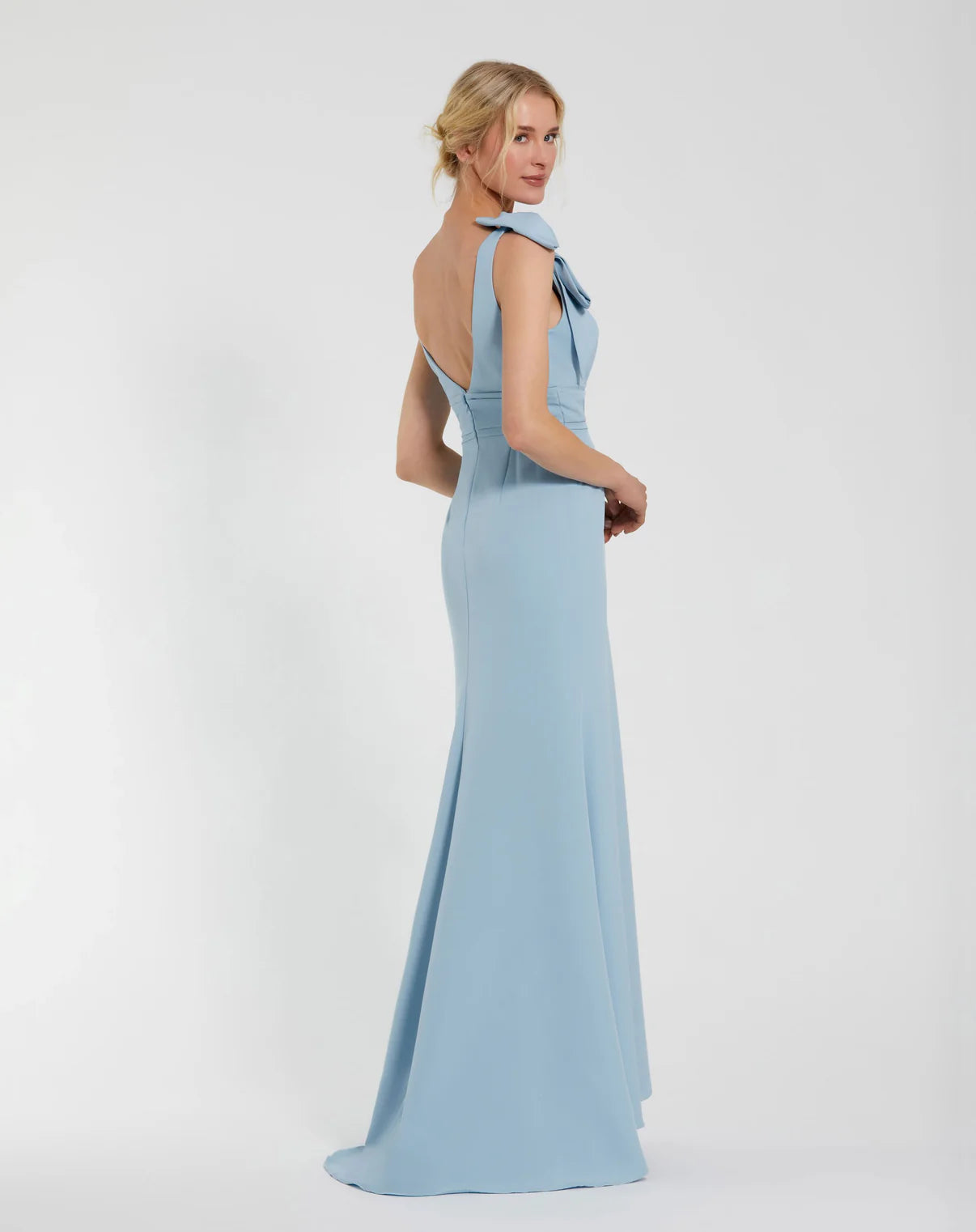 FISHTAIL GOWN WITH V-NECK AND BOW Light Blue