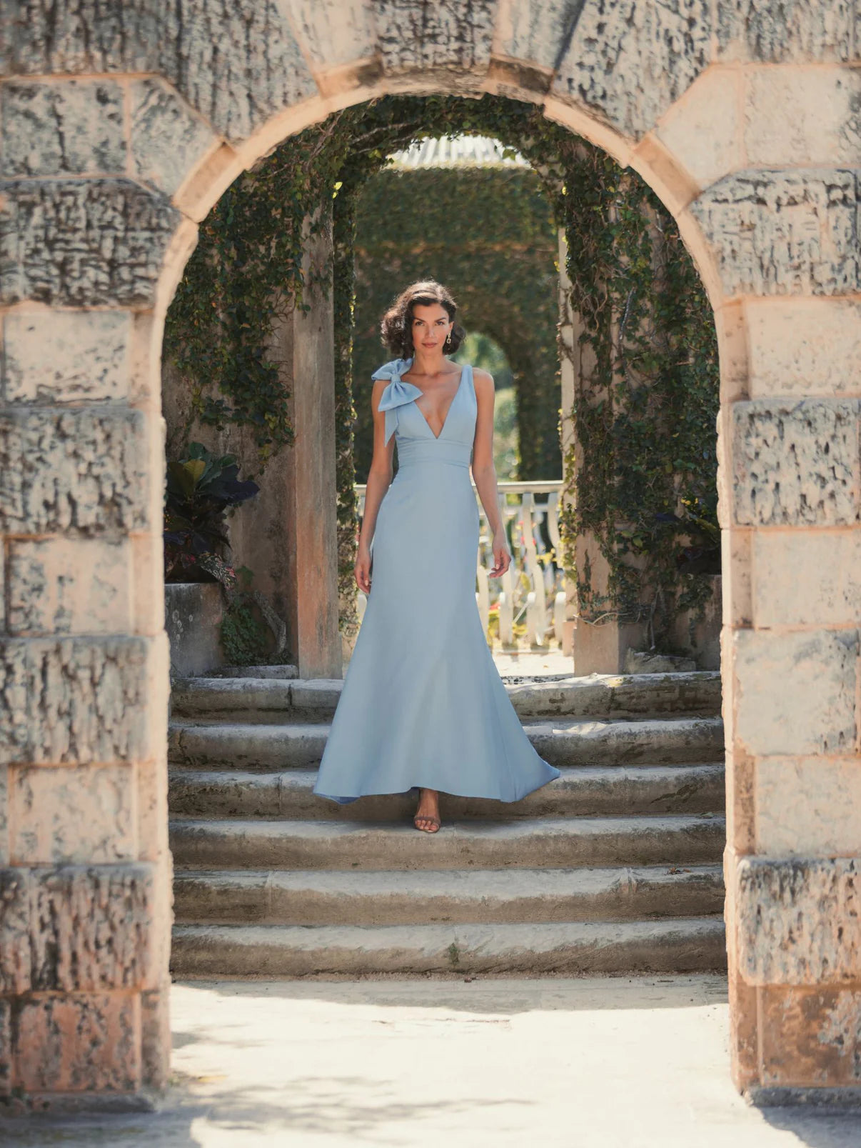 FISHTAIL GOWN WITH V-NECK AND BOW Light Blue